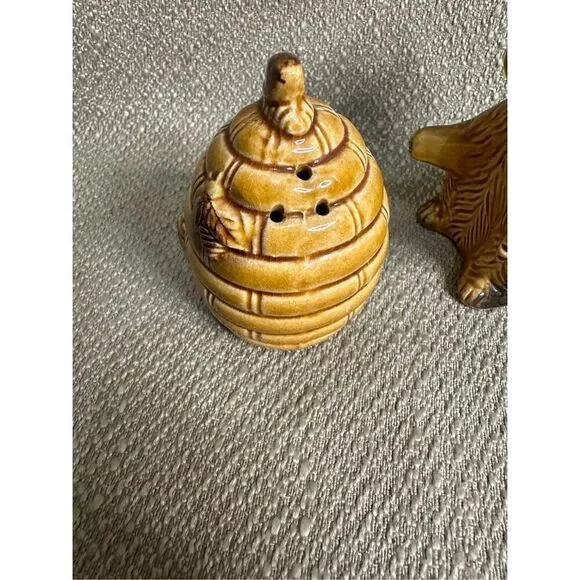 Vintage Japan Salt and Pepper Shakers Bear Beehive Brown Honey Pot Bees Ceramic - Picture 3 of 10